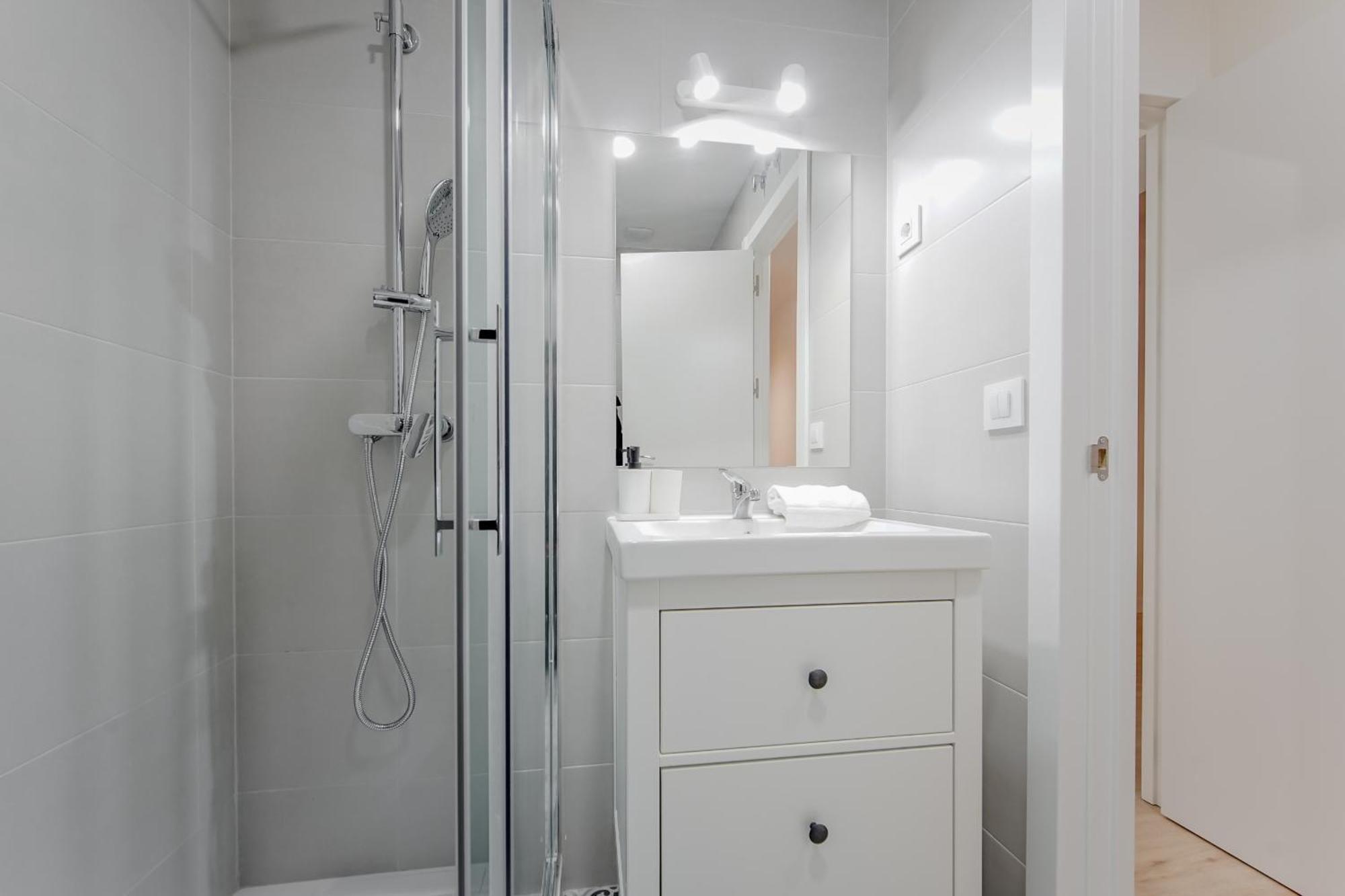 Modern Apt Para 6Pax En La Plaza De Tirso-Centro E1 Madrid Bagian luar foto