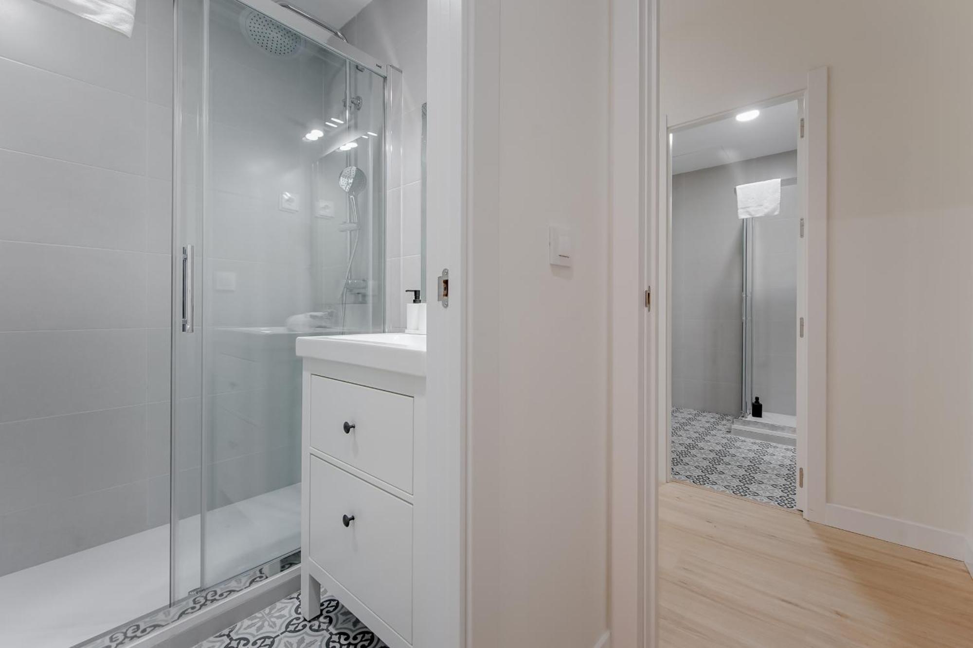 Modern Apt Para 6Pax En La Plaza De Tirso-Centro E1 Madrid Bagian luar foto