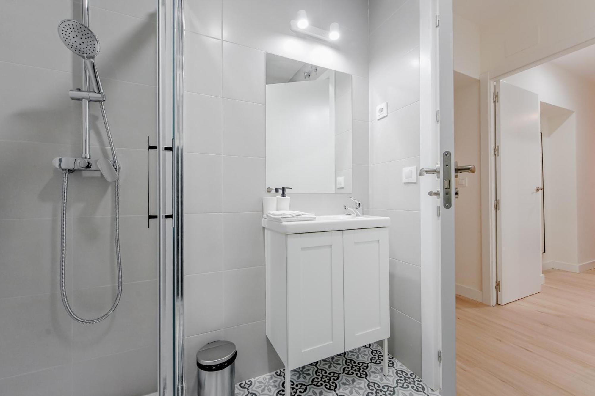Modern Apt Para 6Pax En La Plaza De Tirso-Centro E1 Madrid Bagian luar foto